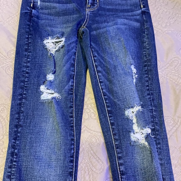 Highrise Dark wash American eagle jeans with rips - Picture 3 of 4